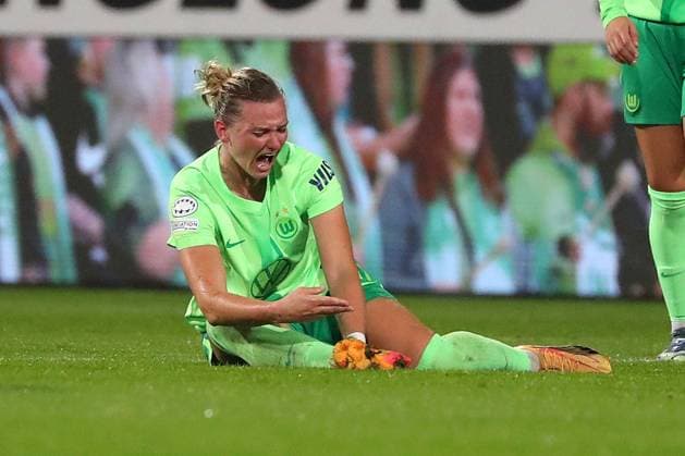VfL vs Olympique Lyon, CL Women Wolfsburg, 17 10 2024, FOOTBALL VfL Wolfsburg vs Olympique Lyon, group round Champions League Women, season 2024 25 Alexandra Popp VfL Wolfsburg lies injured on the ground Wolfsburg