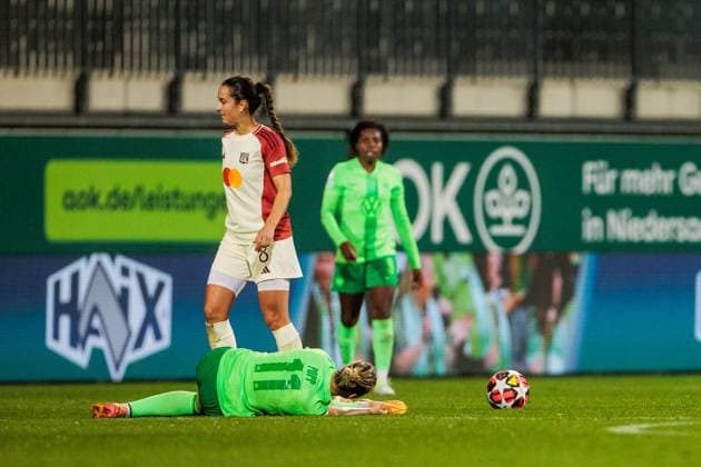 UEFA Womens Champions League VfL Wolfsburg Olympique Lyonnais 17 10 2024 Alexandra Popp VfL Wolfsburg, 11, 100 UEFA Champions League match must be treated on the pitch UEFA Womens Champions League VfL Wolfsburg Olympique Lyonnais, Wolfsburg, AOK Stadion on 17 10 2024 Copyright: xBEAUTIFULxSPORTS Wunderlx