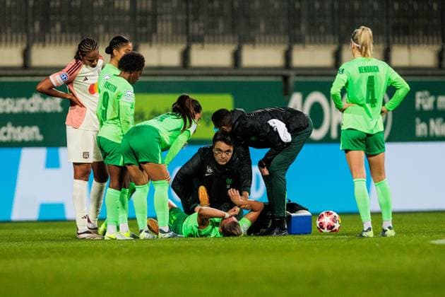 UEFA Womens Champions League VfL Wolfsburg Olympique Lyonnais 17 10 2024 Alexandra Popp VfL Wolfsburg, 11, 100 UEFA Champions League match must be treated on the pitch UEFA Womens Champions League VfL Wolfsburg Olympique Lyonnais, Wolfsburg, AOK Stadion on 17 10 2024 Copyright: xBEAUTIFULxSPORTS Wunderlx