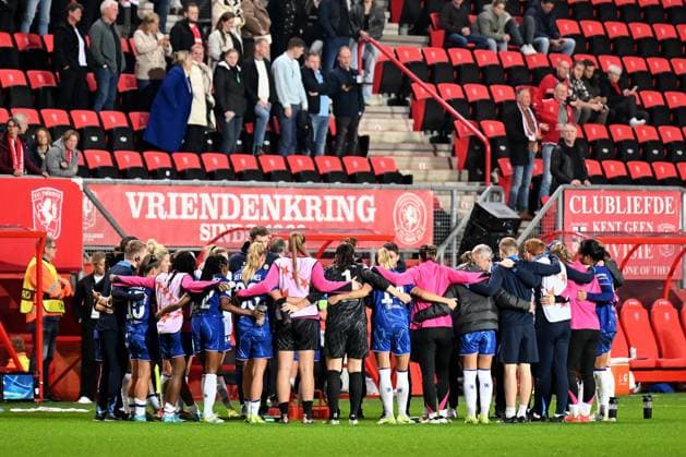 ENSCHEDE - Chelsea FC players after the UEFA Champions League women s match between FC Twente and Chelsea FC at Stadion De Grolsch Veste on Oct. 17, 2024 in Enschede, Netherlands. ANP Hollandse Hoogte UEFA Women s Champions League 2024 25 Group Stage MD1 2024 25 xVIxANPxSportx xGerritxvanxKeulenxIVx 511105036 originalFilename: 511105036.jpg