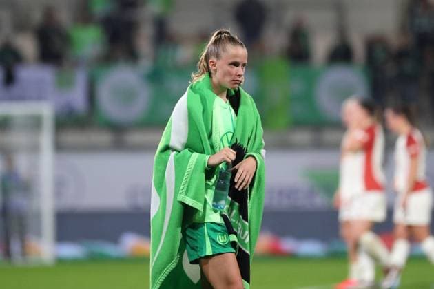 VfL vs Olympique Lyon, CL Women Wolfsburg, 17 10 2024, FOOTBALL VfL Wolfsburg vs Olympique Lyon, group round Champions League Women, season 2024 25 end of match, Vievien Endemann VfL Wolfsburg Wolfsburg
