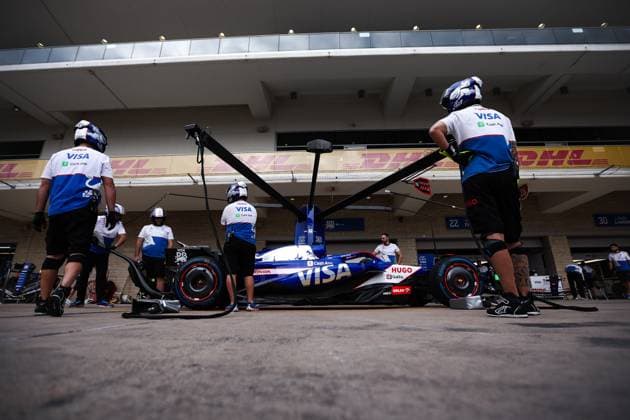 Visa Cash App RB F1 Team pit stop practice during the Formula 1 Pirelli United States Grand Prix 2024, 19th round of the 2024 Formula One World Championship, WM, Weltmeisterschaft from October 18 to 20, 2024 on the Circuit of the Americas, in Austin, United States of America - F1 - US GRAND PRIX 2024 DPPI Panoramic  241018R19_USA_DP_EA022725