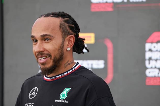 17 10 2024, Circuit of The Americas, Austin, FORMULA 1 PIRELLI UNITED STATES GRAND PRIX 2024 ,in the picture Lewis Hamilton GBR , Mercedes AMG Petronas Formula One Team with gold-plated teeth Photo by Hasan Bratic DeFodi Images not used in POL SRB CRO FRA GBR NED ITA USA Defodi 506 20241017 hbr 3410 Defodi-506 not used in POL SRB CRO FRA GBR NED ITA USA Steuer-Nr.: 30 807 6032 6;