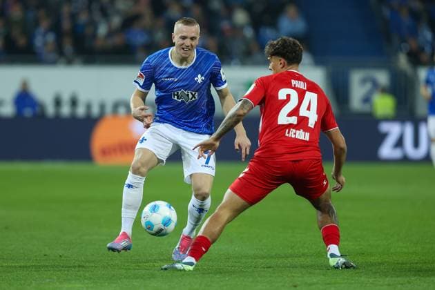 2024 10 18 xJFAx 2 BL SV Darmstadt 98 1 FC Köln v l , Isac Alexi Sivert Lidberg SV Darmstadt 98 , Julian Andreas Pauli 1 FC Köln , Zweikampf, Action, Aktion, Battles for the Ball DFL DFB REGULATIONS PROHIBIT ANY USE OF PHOTOGRAPHS as IMAGE SEQUENCES and or QUASI VIDEO Copyright: JoaquimxFerreira