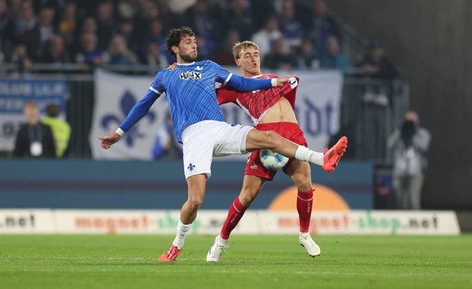 18 10 2024, xdcx, Soccer 2 Bundesliga, SV Darmstadt 98 1 FC Köln, emonline, emspor, despor, v l , Fraser Hornby SV Darmstadt 98 , Timo Hübers 1 FC Köln DFL DFB REGULATIONS PROHIBIT ANY USE OF PHOTOGRAPHS AS IMAGE SEQUENCES AND OR QUASI VIDEO Copyright: HMBxMedia Claus