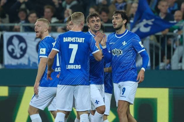 2024 10 18 xJFAx 2 BL SV Darmstadt 98 1 FC Köln v l , Torjubel, Goal celebration, celebrate the goal um Fraser Hornby SV Darmstadt 98 DFL DFB REGULATIONS PROHIBIT ANY USE OF PHOTOGRAPHS as IMAGE SEQUENCES and or QUASI VIDEO Copyright: JoaquimxFerreira