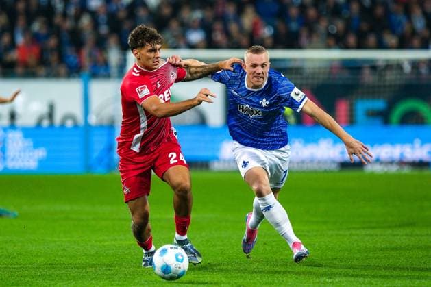 Julian Pauli 1 FC Koeln, 24 in duel with Isac Lidberg SV Darmstadt 98, 07 , GER, SV Darmstadt 98 vs 1 FC Koeln, Football, 2 Bundesliga, Matchday 9, Season 2024 2025, 18 10 2024 DFL REGULATIONS PROHIBIT ANY USE OF PHOTOGRAPHS as IMAGE SEQUENCES and or QUASI VIDEO GER, SV Darmstadt 98 vs 1 FC Koeln, Football, 2 Bundesliga, Matchday 9, Season 2024 2025, 18 10 2024 Darmsatdt Copyright: xEibner-Pressefoto FlorianxWieganx EP_FWD