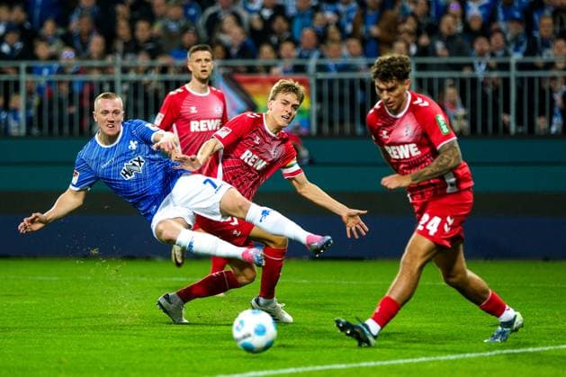 Isac Lidberg SV Darmstadt 98, 07 in duel with Timo Huebers 1 FC Koeln, 04 , before Julian Pauli 1 FC Koeln, 24 , GER, SV Darmstadt 98 vs 1 FC Koeln, Soccer, 2 Bundesliga, Matchday 9, Season 2024 2025, 18 10 2024 DFL REGULATIONS PROHIBIT ANY USE OF PHOTOGRAPHS as IMAGE SEQUENCES and or QUASI VIDEO GER, SV Darmstadt 98 vs 1 FC Koeln, Football, 2 Bundesliga, Matchday 9, Season 2024 2025, 18 10 2024 Darmsatdt Copyright: xEibner-Pressefoto FlorianxWieganx EP_FWD