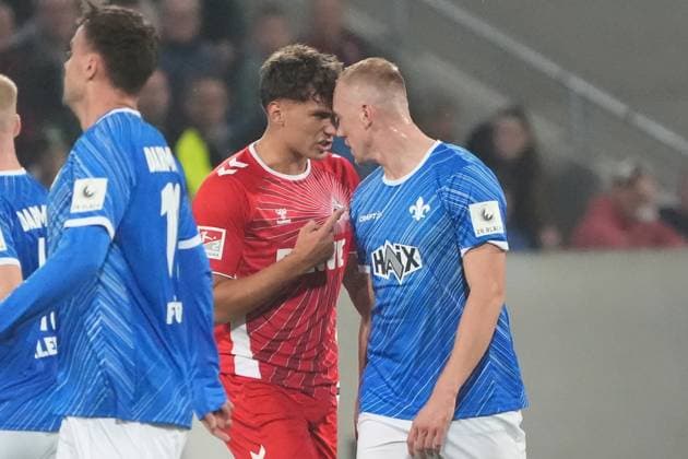 Julian Pauli 1 FC Köln and Isac Lidberg SV Darmstadt 98, 07 clash 18 10 2024 2 Bundesliga, Season 24 25 SV Darmstadt 98 vs 1 FC Köln, Stadion am Boellenfalltor, emonline, emspor,