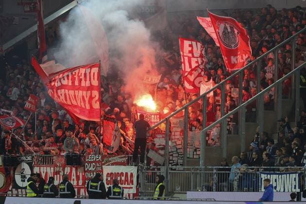 2024 10 18 xJFAx 2 BL SV Darmstadt 98 1 FC Köln v l , 1 FC Köln Pyrotechnik, Pyro, Rauch, Feuer, Randale, Bengalos, Rauchbomben, pirotecnica, fumo, fuoco, Wunderkerzen DFL DFB REGULATIONS PROHIBIT ANY USE OF PHOTOGRAPHS as IMAGE SEQUENCES and or QUASI VIDEO Copyright: JoaquimxFerreira
