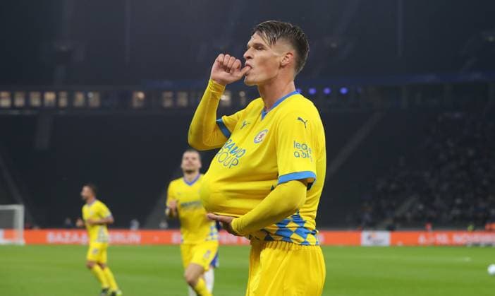 Levente Szabo cheers after 0 1 Joy Emotion Cheering Sport Football Soccer DFL 2 Bundesliga Men 9 Matchday Season 2024 2025 18 10 2024 Hertha BSC Berlin vs Eintracht Braunschweig BTSV DFL regulations prohibit any use of photographs as image sequences and or quasi video