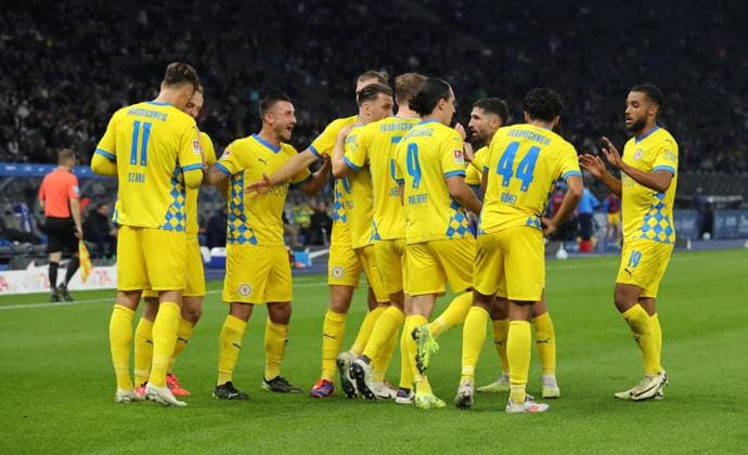 Levente Szabo celebrates after 0 1 with teammates Joy Emotion Cheering Sport Football Soccer DFL 2 Bundesliga Men 9 Matchday Season 2024 2025 18 10 2024 Hertha BSC Berlin vs Eintracht Braunschweig BTSV DFL regulations prohibit any use of photographs as image sequences and or quasi video
