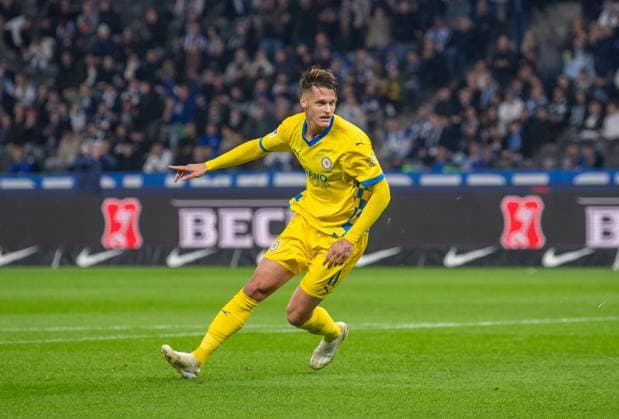 Soccer, Men, Season 2024 2025, 2 Bundesliga 9 Matchday , Hertha BSC Eintracht Braunschweig, Levente Szabo Braunschweig , Cheering after goal to 0 1, 18 10 2024, Copyright: xSebastianxRäppold MatthiasxKochx