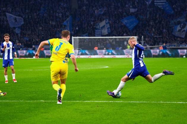Jon Dagur Thorsteinsson Hertha BSC, 24 , in front of goal, GER, Hertha BSC vs Eintracht Braunschweig, Soccer Men, 2 Bundesliga, Season 2024 2025, 09 Matchday, 18 10 2024 DFL REGULATIONS PROHIBIT ANY USE OF PHOTOGRAPHS AS IMAGE SEQUENCES AND OR QUASI VIDEO GER, Hertha BSC vs Eintracht Braunschweig, Soccer Men, 2 Bundesliga, Season 2024 2025, 09 Matchday, 18 10 2024 Berlin Copyright: xEibner-Pressefotox xClaudiusxRauchx EP_CRH