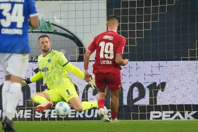Tim Lemperle 1 FC Köln scores the goal to equalize 1 1 against goalkeeper Marcel Schuhen SV Darmstadt 98, 01 18 10 2024 2 Bundesliga, Season 24 25 SV Darmstadt 98 vs 1 FC Köln, Stadion am Boellenfalltor, emonline, emspor,