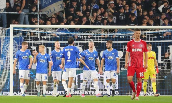 18 10 2024, xtvx, Fussball 2 Bundesliga, SV Darmstadt 98 1 FC Köln emspor, v l Goal scored, Tor zum 2 Fraser Hornby SV Darmstadt 98 Torjubel, Goal celebration, celebrate the goal, celebrates scoring DFL DFB REGULATIONS PROHIBIT ANY USE OF PHOTOGRAPHS as IMAGE SEQUENCES and or QUASI VIDEO Darmstadt