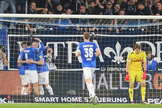 18 10 2024, xtvx, Fussball 2 Bundesliga, SV Darmstadt 98 1 FC Köln emspor, v l Goal scored, Tor zum 2 Fraser Hornby SV Darmstadt 98 Torjubel, Goal celebration, celebrate the goal, celebrates scoring DFL DFB REGULATIONS PROHIBIT ANY USE OF PHOTOGRAPHS as IMAGE SEQUENCES and or QUASI VIDEO Darmstadt