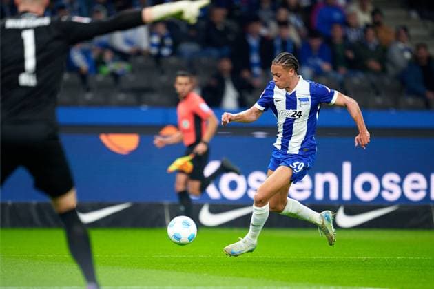 Derry Scherhant Hertha BSC, 39 , GER, Hertha BSC vs Eintracht Braunschweig, Soccer Men, 2 Bundesliga, Season 2024 2025, 09 Matchday, 18 10 2024 DFL REGULATIONS PROHIBIT ANY USE OF PHOTOGRAPHS AS IMAGE SEQUENCES AND OR QUASI VIDEO GER, Hertha BSC vs Eintracht Braunschweig, Soccer Men, 2 Bundesliga, Season 2024 2025, 09 Matchday, 18 10 2024 Berlin Copyright: xEibner-Pressefotox xClaudiusxRauchx EP_CRH