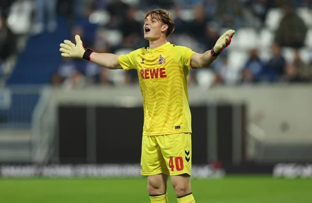 18 10 2024, xdcx, Soccer 2 Bundesliga, SV Darmstadt 98 1 FC Köln, emonline, emspor, despor, v l , Goalkeeper Jonas Urbig 1 FC Köln gives instructions, gesticulates, gesticulate with arms gives instructions, gesticulate DFL DFB REGULATIONS PROHIBIT ANY USE OF PHOTOGRAPHS AS IMAGE SEQUENCES AND OR QUASI VIDEO Copyright: HMBxMedia Claus