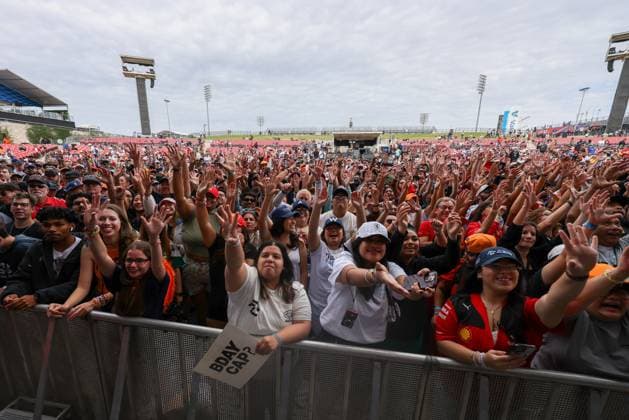 AUSTIN, TX - OCTOBER 18: Fans scream for t-shirts and hats during the Fan Forum before the first practice session of the Formula 1 Pirelli United States Grand Prix on October 18, 2024, at Circuit of The Americas in Austin, Texas. (Photo by David Buono Icon Sportswire) AUTO: OCT 18 F1 Pirelli United States Grand Prix EDITORIAL USE ONLY Icon2410180301