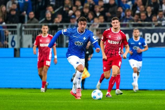 Philip Förster SV Darmstadt 98, 18 on the ball, GER, SV Darmstadt 98 vs 1 FC Koeln, Football, 2 Bundesliga, Matchday 9, Season 2024 2025, 18 10 2024 DFL REGULATIONS PROHIBIT ANY USE OF PHOTOGRAPHS as IMAGE SEQUENCES and or QUASI VIDEO GER, SV Darmstadt 98 vs 1 FC Koeln, Football, 2 Bundesliga, Matchday 9, Season 2024 2025, 18 10 2024 Darmsatdt Copyright: xEibner-Pressefoto FlorianxWieganx EP_FWD