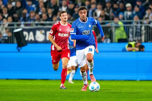 Philip Förster SV Darmstadt 98, 18 on the ball, GER, SV Darmstadt 98 vs 1 FC Koeln, Football, 2 Bundesliga, Matchday 9, Season 2024 2025, 18 10 2024 DFL REGULATIONS PROHIBIT ANY USE OF PHOTOGRAPHS as IMAGE SEQUENCES and or QUASI VIDEO GER, SV Darmstadt 98 vs 1 FC Koeln, Football, 2 Bundesliga, Matchday 9, Season 2024 2025, 18 10 2024 Darmsatdt Copyright: xEibner-Pressefoto FlorianxWieganx EP_FWD