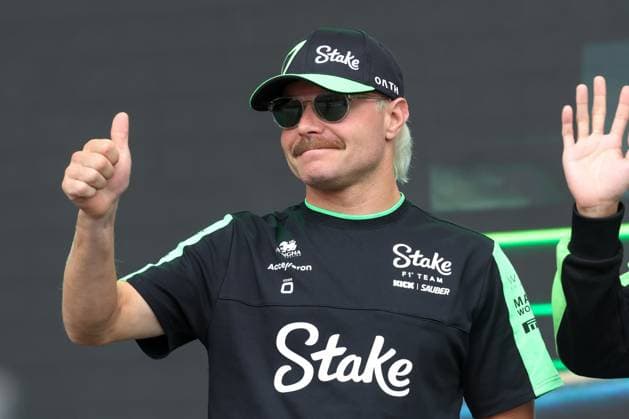 AUSTIN, TX - OCTOBER 18: Stake F1 Team Kick Sauber driver Vaitteri Bottas (77) of Finland gives a thumbs up to fans during the Fan Forum before the first practice session of the Formula 1 Pirelli United States Grand Prix on October 18, 2024, at Circuit of The Americas in Austin, Texas. (Photo by David Buono Icon Sportswire) AUTO: OCT 18 F1 Pirelli United States Grand Prix EDITORIAL USE ONLY Icon2410180361