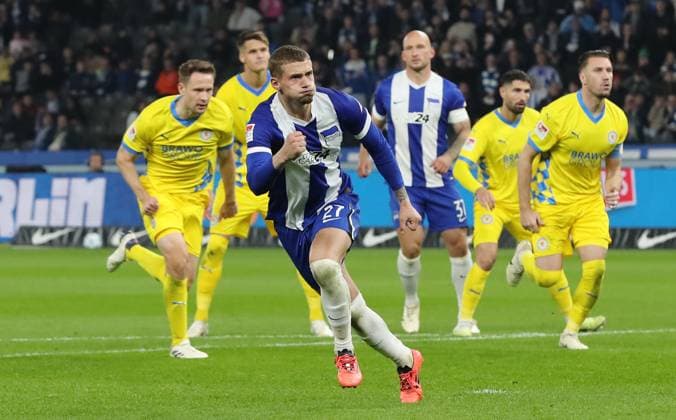 Michael Cuisance cheers after 1 1 equalizer joy emotion jubilation Sport Football Soccer DFL 2 Bundesliga Men 9 Matchday Season 2024 2025 18 10 2024 Hertha BSC Berlin vs Eintracht Braunschweig BTSV DFL regulations prohibit any use of photographs as image sequences and or quasi video