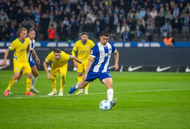 Soccer, Men, Season 2024 2025, 2 Bundesliga 9 Matchday , Hertha BSC Eintracht Braunschweig, Ibrahim Maza Hertha BSC scores from the penalty spot to make it 2 1, 18 10 2024, Copyright: xSebastianxRäppold MatthiasxKochx