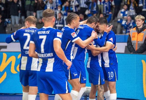 Soccer, Men, Season 2024 2025, 2 Bundesliga 9 Matchday , Hertha BSC Eintracht Braunschweig, f l Michael Cuisance Hertha BSC , Florian Niederlechner Hertha BSC , Derry Scherhant Hertha BSC , Smail Prevljak Hertha BSC , Kevin Sessa Hertha BSC , Ibrahim Maza Hertha BSC , Celebration after goal to 2 1, 18 10 2024, Copyright: xSebastianxRäppold MatthiasxKochx