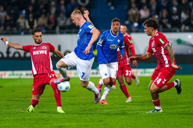 Leart Pacarada 1 FC Koeln, 17 in duel with Isac Lidberg SV Darmstadt 98, 07 , GER, SV Darmstadt 98 vs 1 FC Koeln, Football, 2 Bundesliga, Matchday 9, Season 2024 2025, 18 10 2024 DFL REGULATIONS PROHIBIT ANY USE OF PHOTOGRAPHS as IMAGE SEQUENCES and or QUASI VIDEO GER, SV Darmstadt 98 vs 1 FC Koeln, Football, 2 Bundesliga, Matchday 9, Season 2024 2025, 18 10 2024 Darmsatdt Copyright: xEibner-Pressefoto FlorianxWieganx EP_FWD