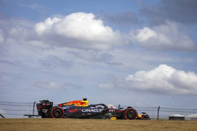 01 VERSTAPPEN Max (nld), Red Bull Racing RB20, action during the Formula 1 Pirelli United States Grand Prix 2024, 19th round of the 2024 Formula One World Championship, WM, Weltmeisterschaft from October 18 to 20, 2024 on the Circuit of the Americas, in Austin, United States of America - F1 - US GRAND PRIX 2024 DPPI Panoramic  241018_R19_USA_DP_AV6_6625