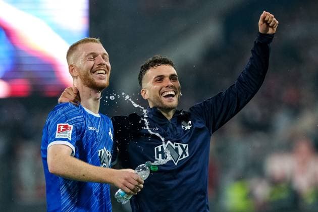 Kai Klefisch SV Darmstadt 98, 17 and Sergio Lopez SV Darmstadt 98, 02 celebrate the victory, GER, SV Darmstadt 98 vs 1 FC Koeln, Football, 2 Bundesliga, Matchday 9, Season 2024 2025, 18 10 2024 DFL REGULATIONS PROHIBIT ANY USE OF PHOTOGRAPHS as IMAGE SEQUENCES and or QUASI VIDEO GER, SV Darmstadt 98 vs 1 FC Koeln, Football, 2 Bundesliga, Matchday 9, Season 2024 2025, 18 10 2024 Darmsatdt Copyright: xEibner-Pressefoto FlorianxWieganx EP_FWD