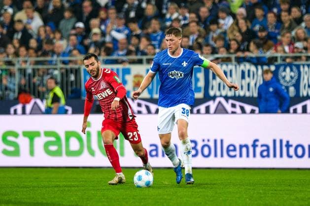 Sargis Adamyan 1 FC Koeln, 23 in duel with Clemens Riedel SV Darmstadt 98, 38 , GER, SV Darmstadt 98 vs 1 FC Koeln, Soccer, 2 Bundesliga, Matchday 9, Season 2024 2025, 18 10 2024 DFL REGULATIONS PROHIBIT ANY USE OF PHOTOGRAPHS as IMAGE SEQUENCES and or QUASI VIDEO GER, SV Darmstadt 98 vs 1 FC Koeln, Football, 2 Bundesliga, Matchday 9, Season 2024 2025, 18 10 2024 Darmsatdt Copyright: xEibner-Pressefoto FlorianxWieganx EP_FWD