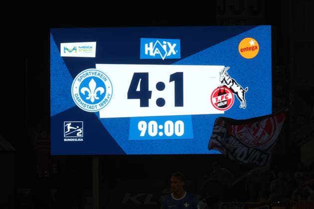 2024 10 18 xJFAx 2 BL SV Darmstadt 98 1 FC Köln v l , Scoreboard 4 1 for SV Darmstadt 98 DFL DFB REGULATIONS PROHIBIT ANY USE OF PHOTOGRAPHS as IMAGE SEQUENCES and or QUASI VIDEO Copyright: JoaquimxFerreira