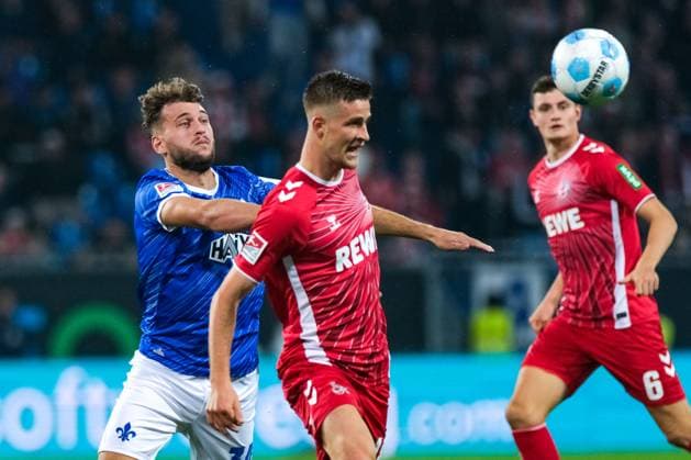 Killian Corredor SV Darmstadt 98, 34 in duel with Rasmus Carstensen 1 FC Koeln, 18 , GER, SV Darmstadt 98 vs 1 FC Koeln, Soccer, 2 Bundesliga, Matchday 9, Season 2024 2025, 18 10 2024 DFL REGULATIONS PROHIBIT ANY USE OF PHOTOGRAPHS as IMAGE SEQUENCES and or QUASI VIDEO GER, SV Darmstadt 98 vs 1 FC Koeln, Football, 2 Bundesliga, Matchday 9, Season 2024 2025, 18 10 2024 Darmsatdt Copyright: xEibner-Pressefoto FlorianxWieganx EP_FWD