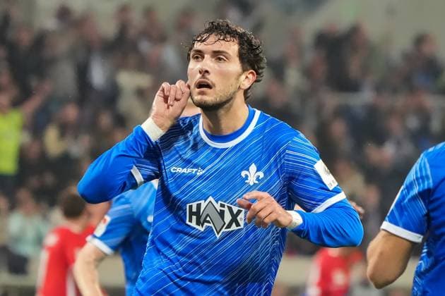 celebrate the goal, goal celebration for 1 0 Frasier Hornby SV Darmstadt 98, 09 18 10 2024 2 Bundesliga, season 24 25 SV Darmstadt 98 vs 1 FC Köln, Stadion am Boellenfalltor, emonline, emspor,