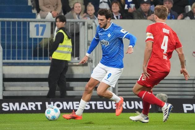Frasier Hornby SV Darmstadt 98, 09 vs Timo Hübers 1 FC Köln 18 10 2024 2 Bundesliga, Season 24 25 SV Darmstadt 98 vs 1 FC Köln, Stadion am Boellenfalltor, emonline, emspor,