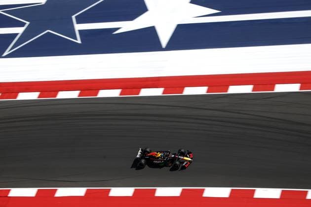 01 VERSTAPPEN Max (nld), Red Bull Racing RB20, action during the Formula 1 Pirelli United States Grand Prix 2024, 19th round of the 2024 Formula One World Championship, WM, Weltmeisterschaft from October 18 to 20, 2024 on the Circuit of the Americas, in Austin, United States of America - F1 - US GRAND PRIX 2024 DPPI Panoramic  241018_R19_USA_DP_XB3_3571