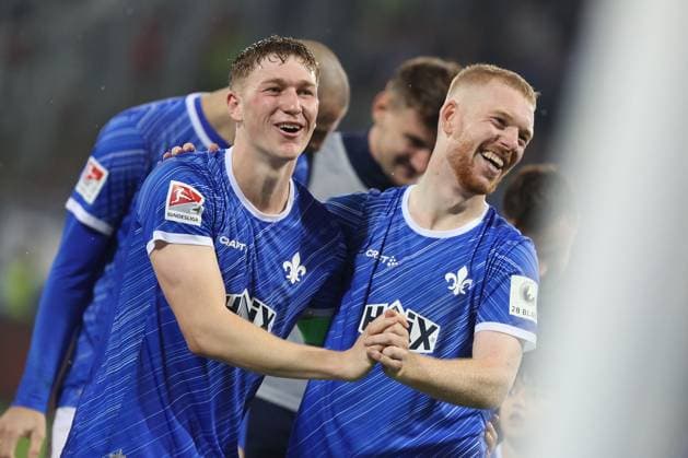 2024 10 18 xJFAx 2 BL SV Darmstadt 98 1 FC Köln v l , Clemens Riedel SV Darmstadt 98 and Kai Klefisch SV Darmstadt 98 cheer after the end of the match DFL DFB REGULATIONS PROHIBIT ANY USE OF PHOTOGRAPHS as IMAGE SEQUENCES and or QUASI VIDEO Copyright: JoaquimxFerreira