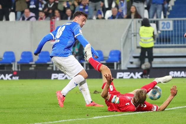 18 10 2024, xtvx, Fußball 2 Bundesliga, SV Darmstadt 98 1 FC Köln emspor, v l Goal scored, Tor zum 4 1 Philipp Foerster SV Darmstadt 98 DFL DFB REGULATIONS PROHIBIT ANY USE OF PHOTOGRAPHS as IMAGE SEQUENCES and or QUASI VIDEO Darmstadt