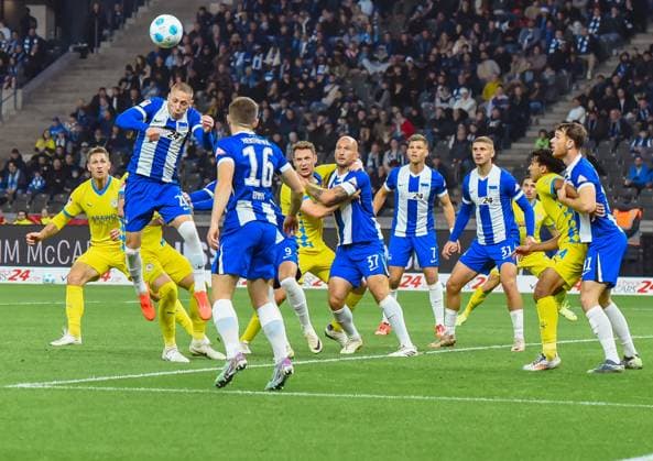 Soccer 2 Bundesliga, Hertha BSC Berlin Eintracht Braunschweig 18 10 2024, xdanx, Soccer 2 Bundesliga, Hertha BSC Berlin Eintracht Braunschweig v l Palko Dardai Hertha BSC 20 ,Header,Toni Leistner Hertha BSC 37 ,Florian Niederlechner Hertha BSC 7 ,Marton Dardai Hertha BSC 31 ,Johan Gomez Eintracht Braunschweig 44 ,Pascal Klemens Hertha BSC 41 ,duel, duel, fight, tackle DFL DFB REGULATIONS PROHIBIT ANY USE OF PHOTOGRAPHS as IMAGE SEQUENCES and or QUASI VIDEO Daniel Lakomski Mix1 Berlin Olympiastadion Berlin Berlin Germany EN Copyright: xDanielxLakomskix