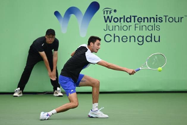 2024 ITF World Tennis Tour Junior Finals Chengdu , China Boys Group B Luca Preda ROU , Jangjun Kim KOR