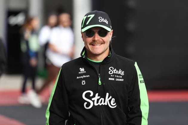 F1 Grand Prix Of USA - Sprint Qualifying Valtteri Bottas walks through the paddock at Circuit of the Americas in Austin, Texas, on October 18, 2024, during the Formula 1 Pirelli United States Grand Prix. Austin, Texas United States  Copyright: xReginaldxMathalonex originalFilename:mathalone-notitle241018_npCT4.jpg