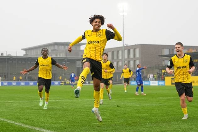 Football, Borussia Dortmund extends contract with top talent Mathis Albert - Archive photos