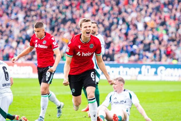 19 10 2024 Soccer, 2024 2025, 2 Bundesliga, Matchday 9, Hannover 96 FC Schalke 04 Fabian Kunze Hannover cheers after his goal for 1 0 DFL REGULATIONS PROHIBIT ANY USE OF PHOTOGRAPHS AS IMAGE SEQUENCES AND OR QUASI VIDEO