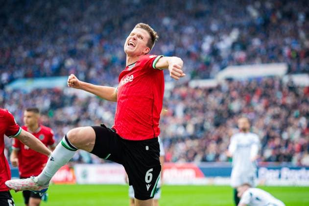 19 10 2024 Soccer, 2024 2025, 2 Bundesliga, Matchday 9, Hannover 96 FC Schalke 04 Fabian Kunze Hannover cheers after his goal for 1 0 DFL REGULATIONS PROHIBIT ANY USE OF PHOTOGRAPHS AS IMAGE SEQUENCES AND OR QUASI VIDEO