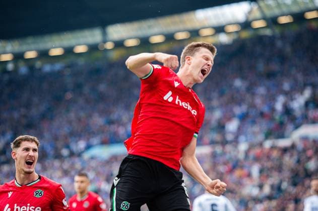 19 10 2024 Soccer, 2024 2025, 2 Bundesliga, Matchday 9, Hannover 96 FC Schalke 04 R Fabian Kunze Hannover celebrates after his goal for 1 0 with L Phil Neumann Hannover DFL REGULATIONS PROHIBIT ANY USE OF PHOTOGRAPHS AS IMAGE SEQUENCES AND OR QUASI VIDEO
