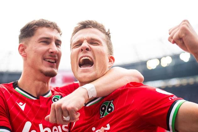 19 10 2024 Soccer, 2024 2025, 2 Bundesliga, Matchday 9, Hannover 96 FC Schalke 04 R Fabian Kunze Hannover celebrates after his goal for 1 0 with L Phil Neumann Hannover DFL REGULATIONS PROHIBIT ANY USE OF PHOTOGRAPHS AS IMAGE SEQUENCES AND OR QUASI VIDEO
