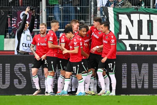 2 Bundesliga Hannover 06 FC Schalke 04 on 19 10 2024 at the HDI Arena in Hannover Cheering, goal celebration, goal scorer, goal scorer Fabian Kunze Hannover 96 cheers after his goal for 1 0 MT